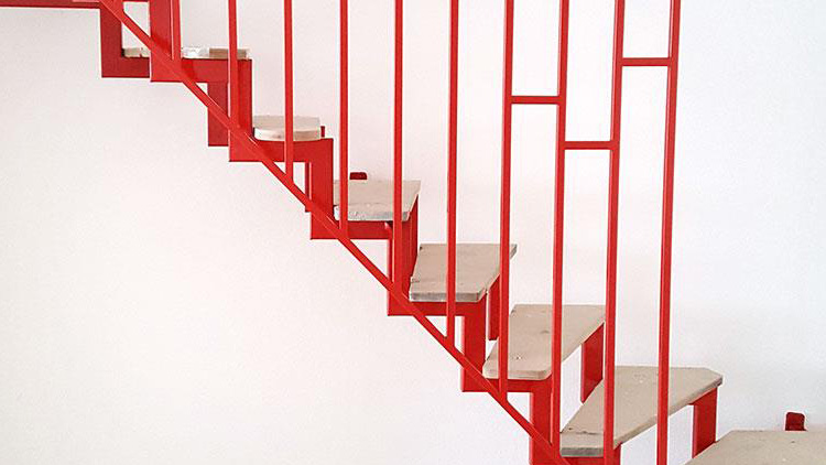 Treppengeländer lackiert vom Malerbetrieb Köln
